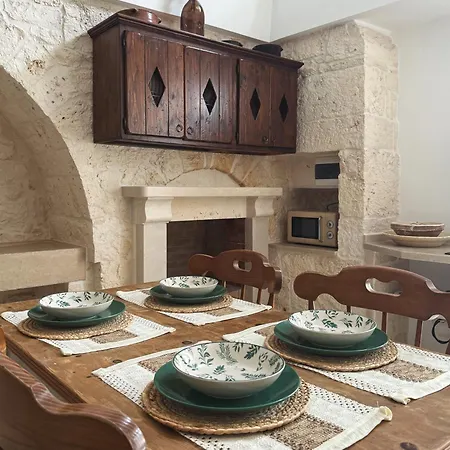 Trullo Pinto * Locorotondo