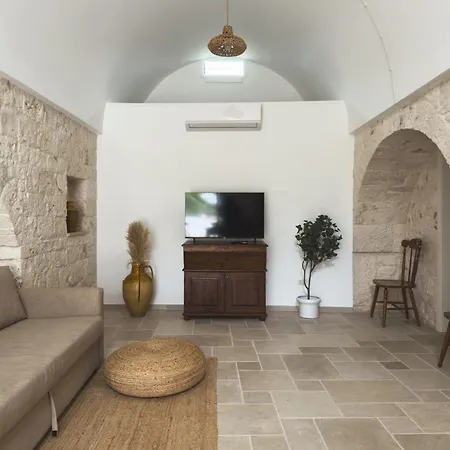 Trullo Pinto * Locorotondo